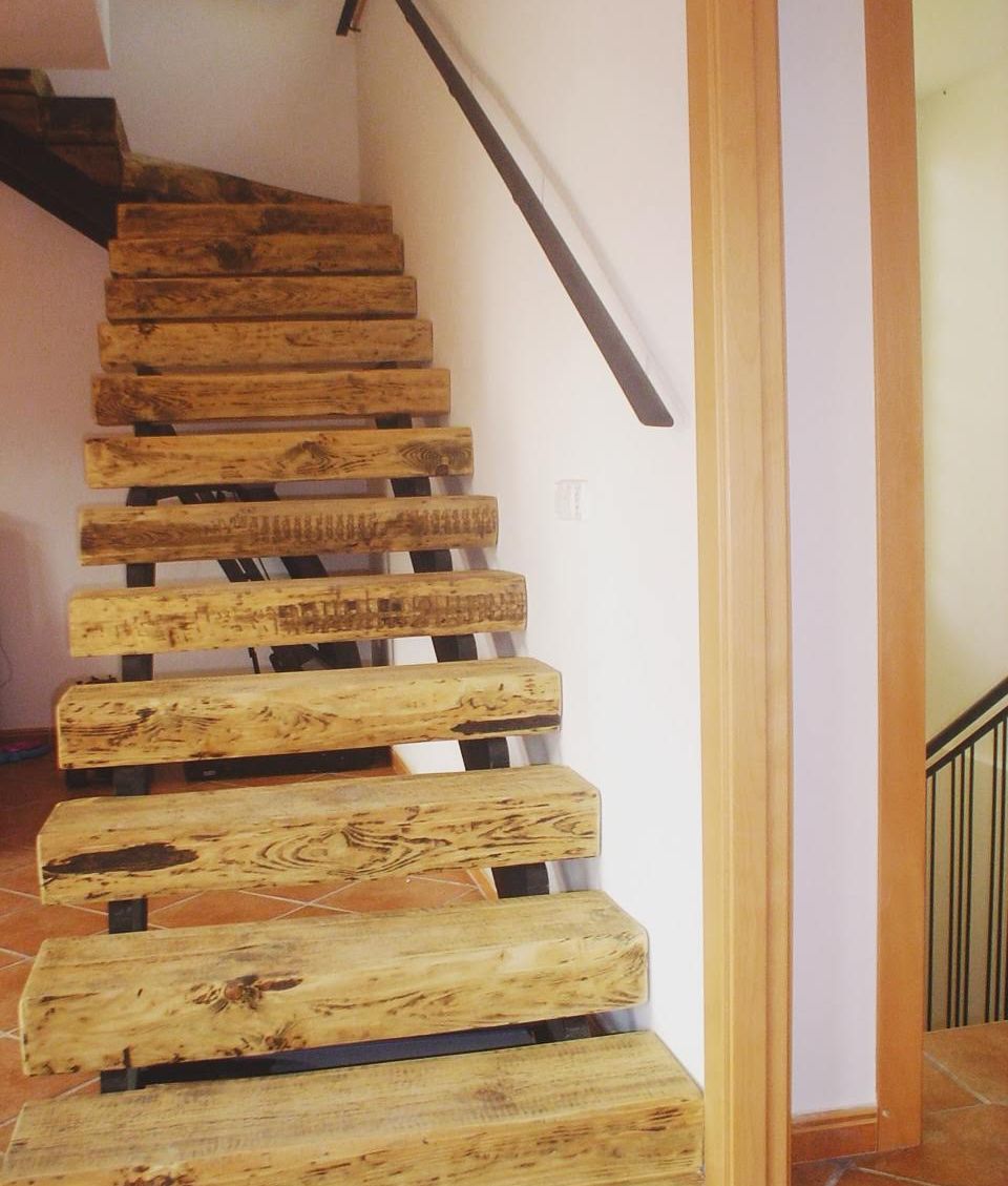 Edificaciones Completas 65-66 Sl subida a escaleras de madera