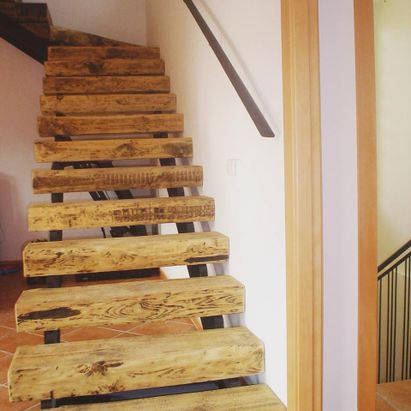 Edificaciones Completas 65-66 Sl subida a escaleras de madera
